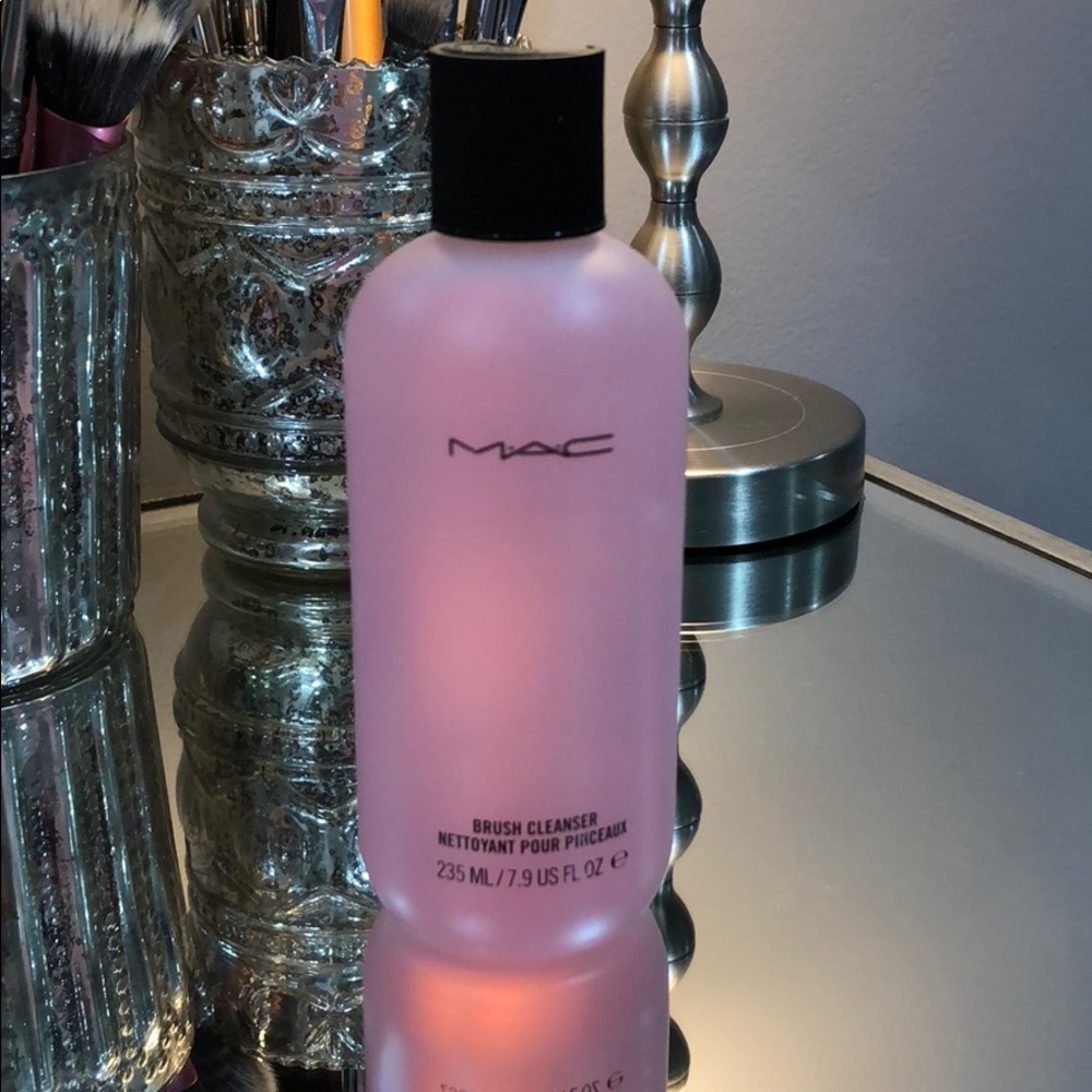 Mac makeup brush cleaner solution.